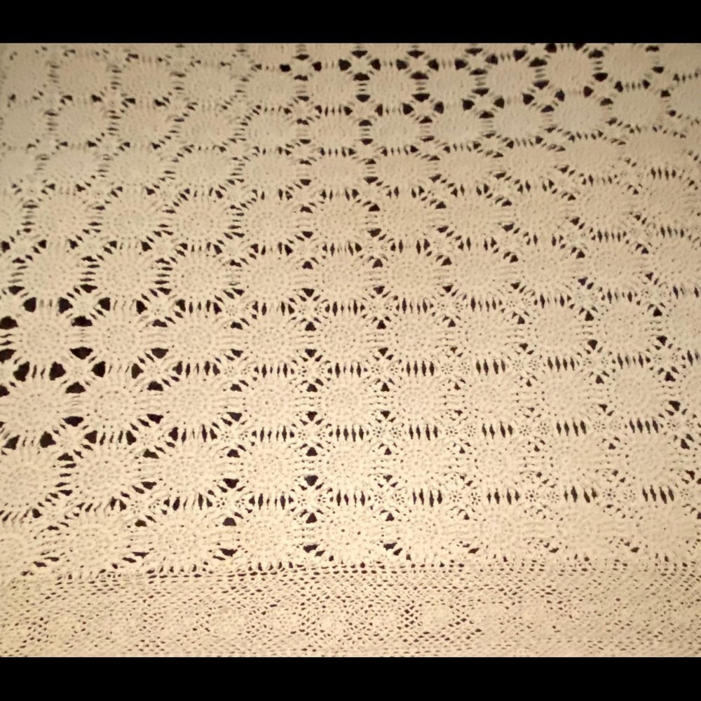 VINTAGE CROCHET BED SPREAD WITH PILLOW SHAM